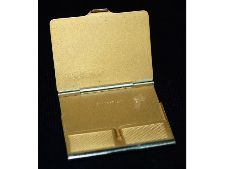 Kleine Briefmarkendose in der Form einer Brieftasche mit Aufschrift "STAMPS", 20. Jhd., keine Punzmarke. Die Dose verfügt übe