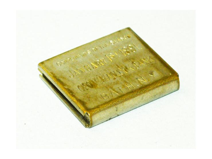 Kleiner Briefmarkenhalter "Postage Stamp Box" mit vorderseitig eingravierter Werbung: "Compliments of the Season - January 1s