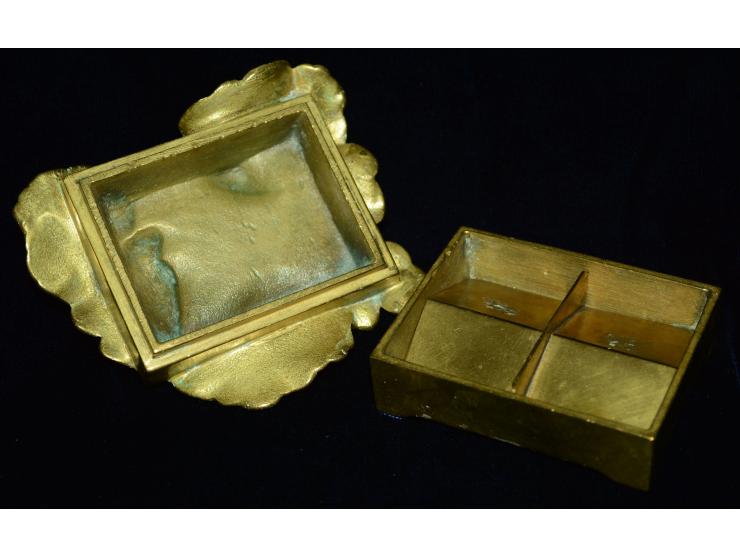 Schwere Bronze-Briefmarkendose im Jugenstil mit drei Briefmarkenfächer, signiert L Dupont, wohl Frankreich, sehr schöne Erhal