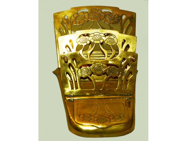 Jugendstil Briefhalter und Briefmarkendose aus Bronze, zwei Fächer für Briefe und drei Fächer für Briefmarken. Markierung "DR