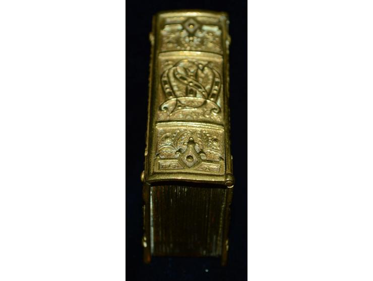 Bronze Breifmarkendose in der Form eines Buches, wohl 19. Jhd., drei Briefmarkenfächer, saubere Erhaltung.