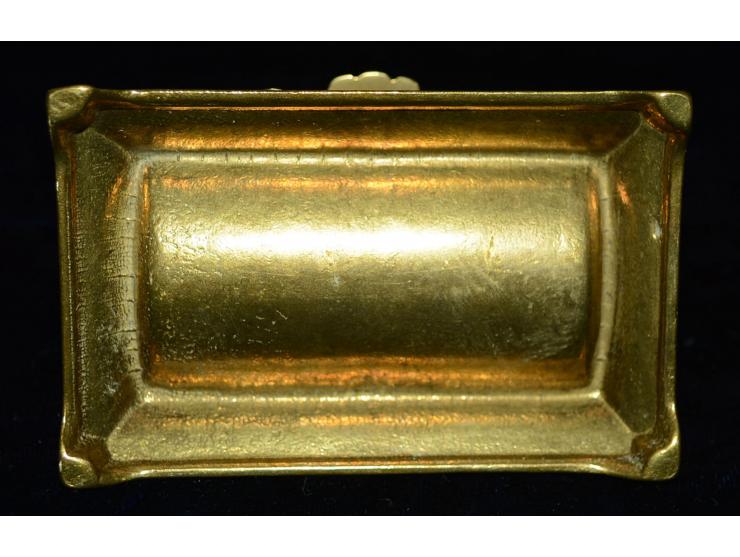 Briefmarkendose aus Bronze, reich verziert mit floralem Jugendstildesign, durchbrochen gearbeitet. Die Briefmarkendose enthäl