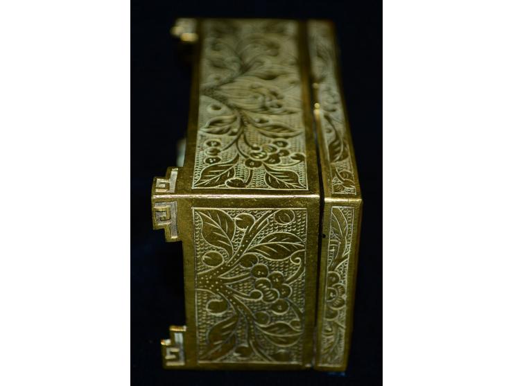 Chinesische Briefmarkendose aus Bronze mit Deckeleinsatz aus weisser Jade, Jadeornament mit einem kleinen Riss (wohl nur ober