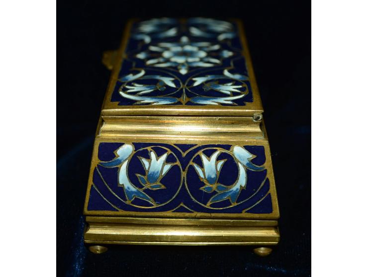Briefmarkendose aus Bronze mit blauer Emailmalerei, florale Motive, sehr detailreiche Ausführung auf Deckel und Seitenflächen