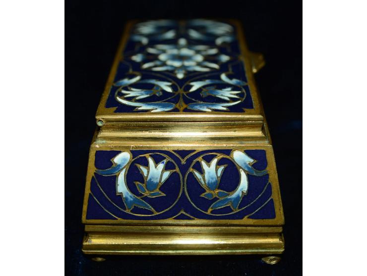 Briefmarkendose aus Bronze mit blauer Emailmalerei, florale Motive, sehr detailreiche Ausführung auf Deckel und Seitenflächen