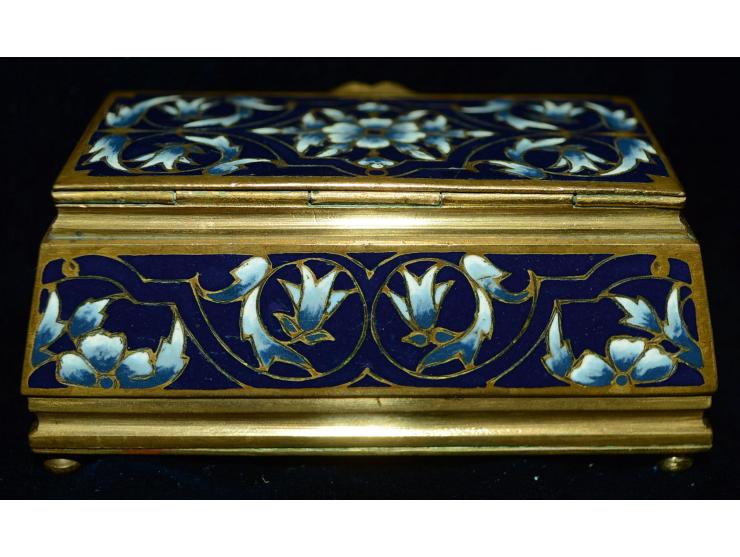 Briefmarkendose aus Bronze mit blauer Emailmalerei, florale Motive, sehr detailreiche Ausführung auf Deckel und Seitenflächen