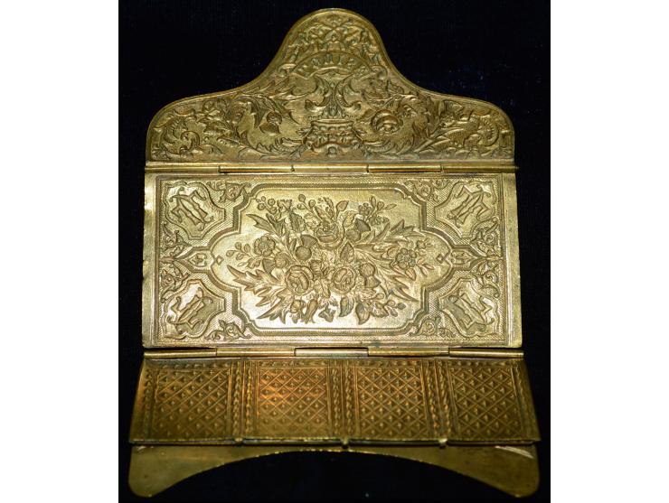 Bronze Briefmarkenhalter oder Nähnadelhalter in der Form eines Briefumschlages, markiert "Louise", wohl 19. Jhd., Patina, sau