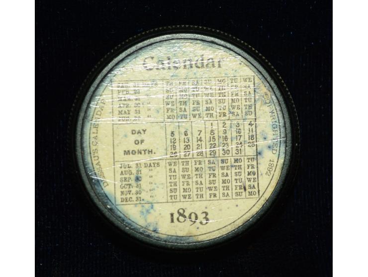 Briefmarkendose in runder Ausführung aus Vulcanit hergestellt, datiert 1893. Die Dose war als Werbegeschenk der "Massachusett