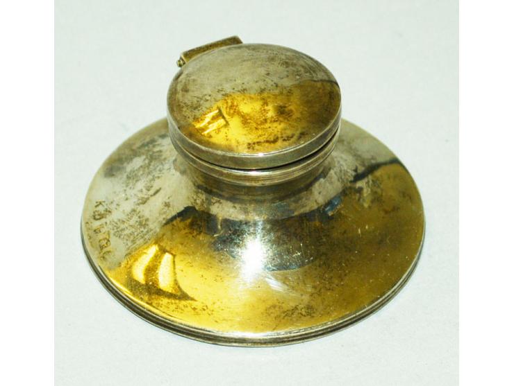 Englisches Silber, kleines Tintenfass mit erhaltenem Tintenfasseinsatz aus Glas. Englische Silberpunzen, wohl Sterling Silber