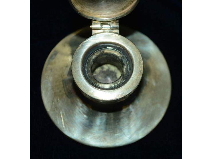 Englisches Silber, kleines Tintenfass mit erhaltenem Tintenfasseinsatz aus Glas. Englische Silberpunzen, wohl Sterling Silber