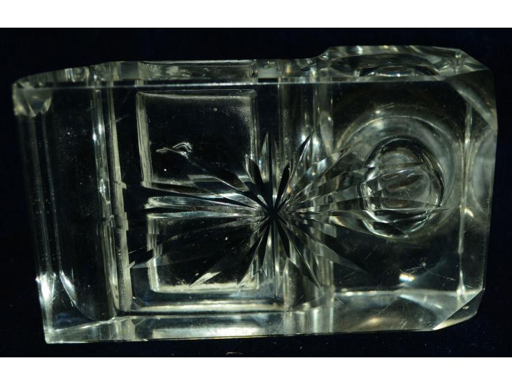 Englisches Silber, Glastintenfass mit zwei Briefmarkenablagen und Stifthalterung. Tintenfass mit Silberdeckel, wahrscheinlich