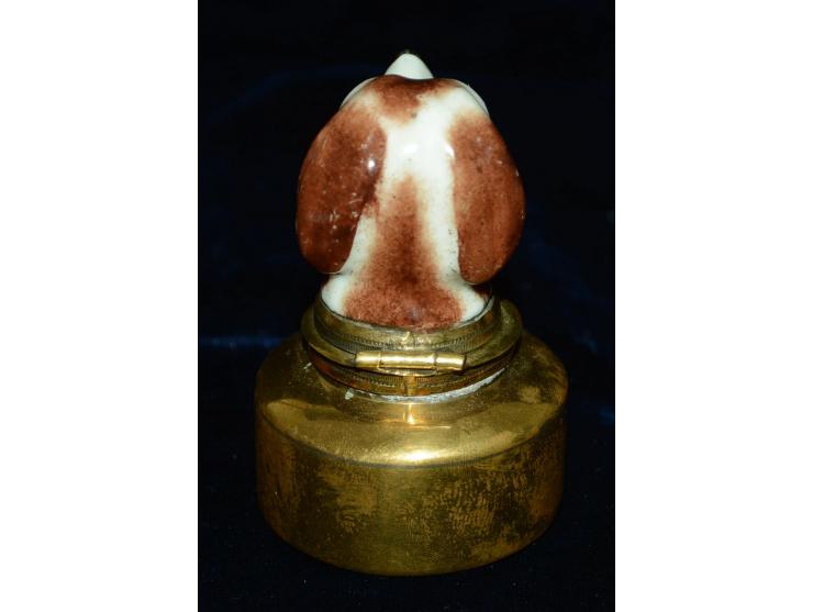 Kleines Tintenfass aus Bronze mit Hundekopf aus Porzellan. Geringe Gebrauchsspuren, schöne Erhaltung.


 