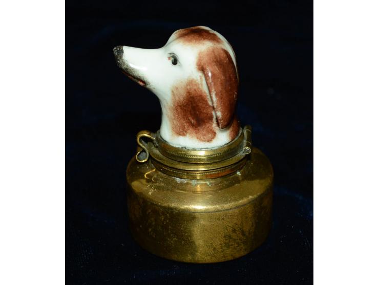 Kleines Tintenfass aus Bronze mit Hundekopf aus Porzellan. Geringe Gebrauchsspuren, schöne Erhaltung.


 