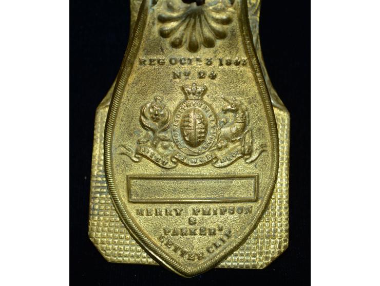 Briefhalter in Bronzeausführung, 19. Jhd, Hersteller Phipson Parker, oxidiert, deutliche Gebrauchsspuren.