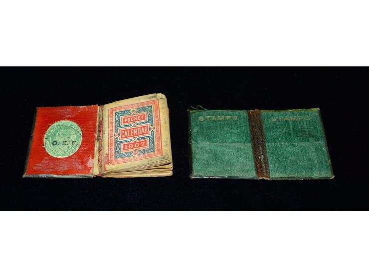Englisches Silber, zwei kleine Briefmarkenbücher, Anfang 20. Jhd, Englische Punzmarken, versilbert. Eines der Bücher verfügt 