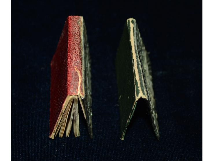 Englisches Silber, zwei kleine Briefmarkenbücher, Anfang 20. Jhd, Englische Punzmarken, versilbert. Eines der Bücher verfügt 