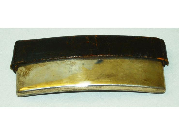 Englisches Silber, kleine Visitenkartenhalter mit Lederverschluss. Englische Silberpunzen, wohl Sterling Silber. Geringe Gebr