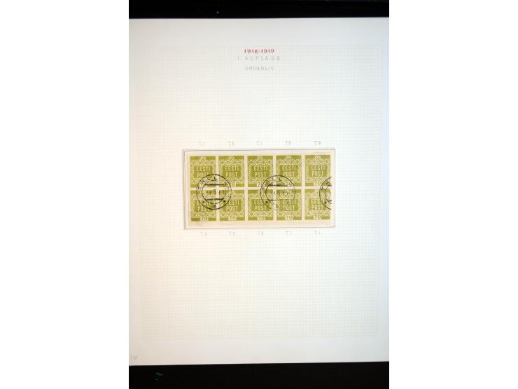 1918/19, Blumenmuster, sehr interesssante Spezialsammlung Mi.-Nr. 1-4 in 3 Bänden, aus dem Nachlass von Votele Org, dem Autor