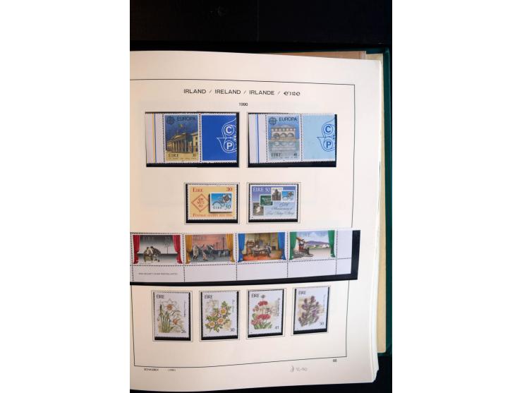 1922/2000, postfrische, ungebrauchte und etwas gestempelte Sammlung mit u.a. Mi.-Nr. 9-11, 37-39 (2), A-C61 (tropisch), genan