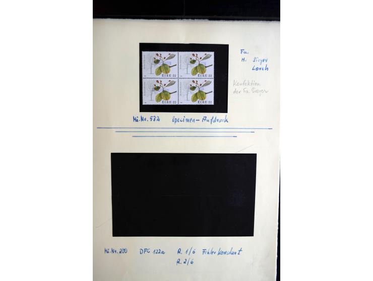 1922/1992, kleine Sammlung "Abarten und Besonderheiten" auf Albenblättern, dabei Marken aus der Makulatur mit dekorativen Aba