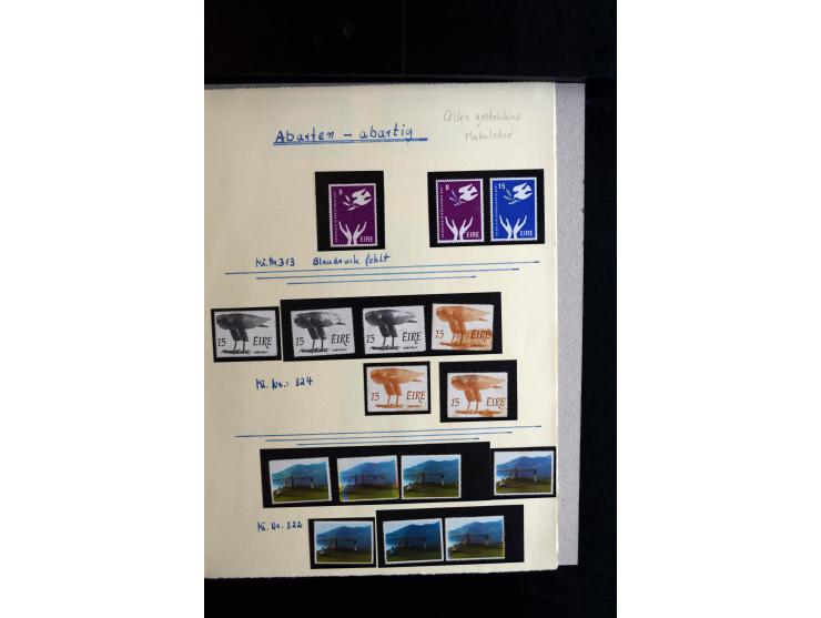 1922/1992, kleine Sammlung "Abarten und Besonderheiten" auf Albenblättern, dabei Marken aus der Makulatur mit dekorativen Aba