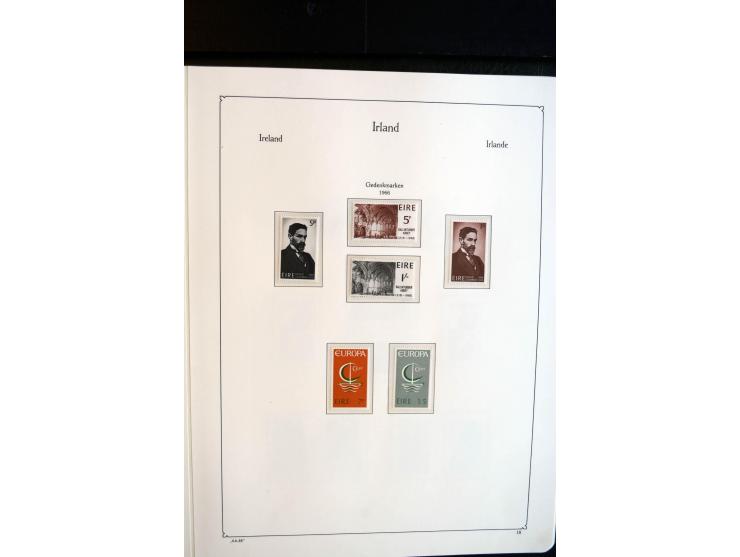 1922/98, am Anfang meist ungebrauchte und gestempelte Sammlung in 3 Alben, über weite Strecken kpl. mit u.a. Mi.-Nr. 9-11 II,