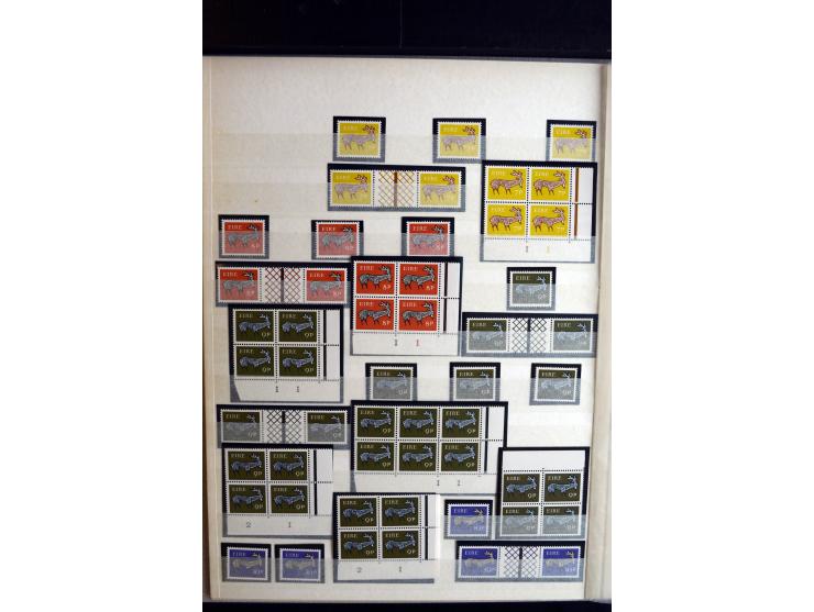 1968/69, Collection of definitives specialised by gum and papers, single stamps complete, gutter pairs complete incl. the rar