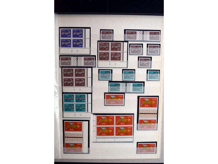 1968/69, Collection of definitives specialised by gum and papers, single stamps complete, gutter pairs complete incl. the rar