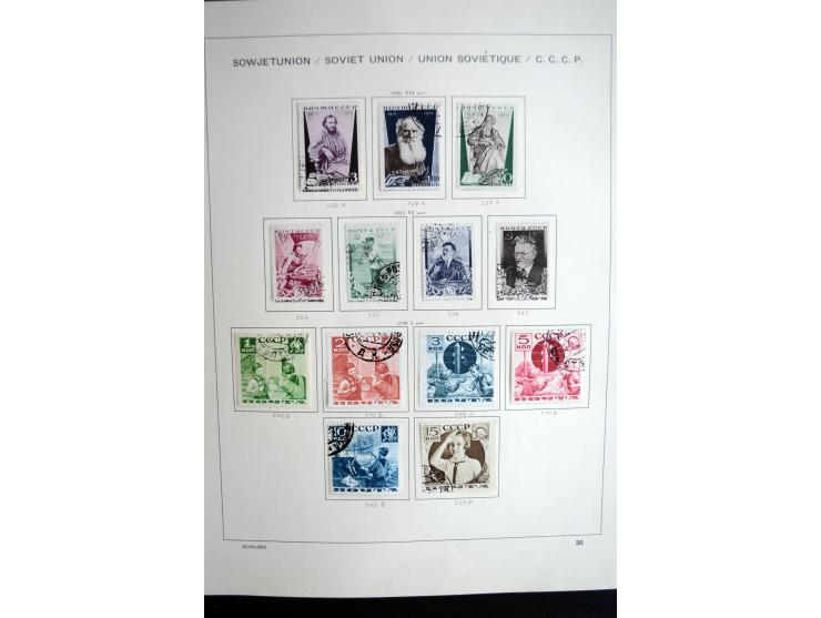 1858/1958, überwiegend gestempelte reichhaltige Sammlung mit guten Werten und Sätzen im Schaubek-Album und Einsteckbuch