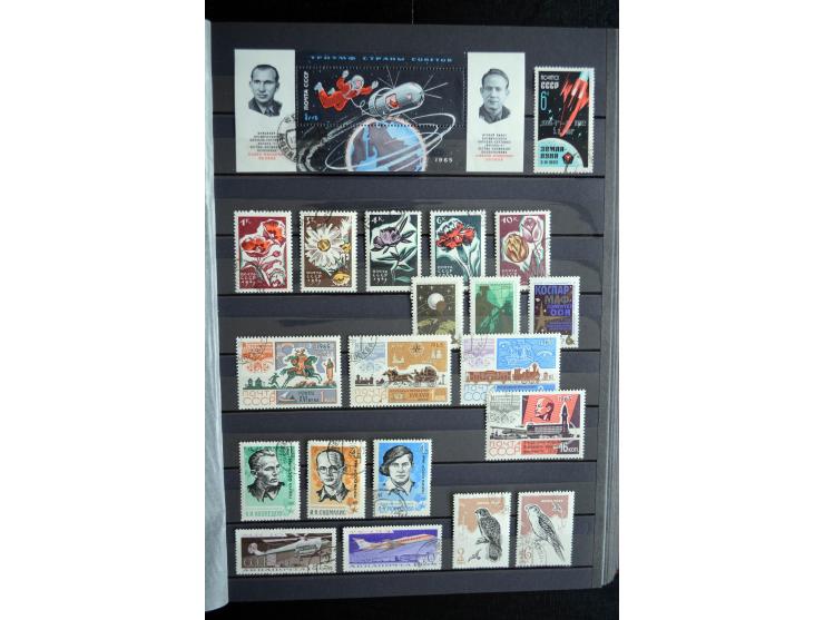 1858/1958, überwiegend gestempelte reichhaltige Sammlung mit guten Werten und Sätzen im Schaubek-Album und Einsteckbuch
