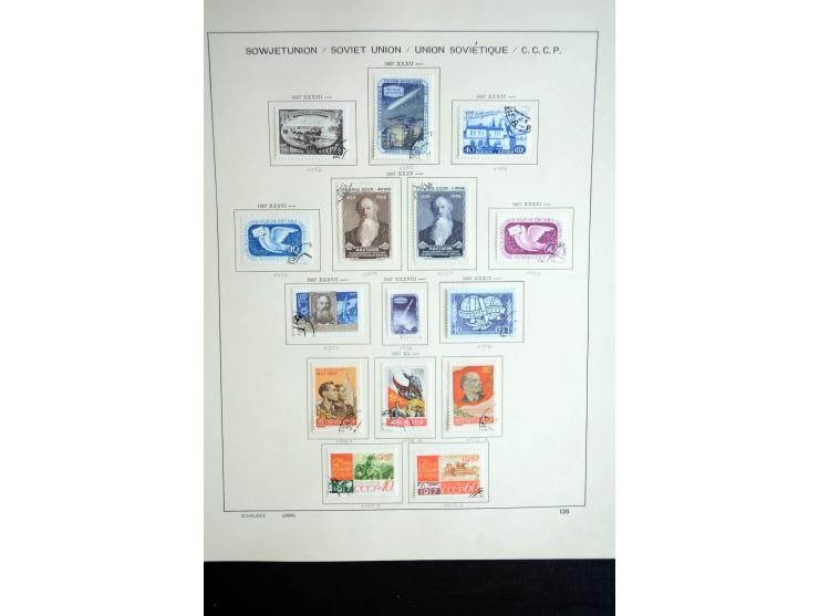 1858/1958, überwiegend gestempelte reichhaltige Sammlung mit guten Werten und Sätzen im Schaubek-Album und Einsteckbuch