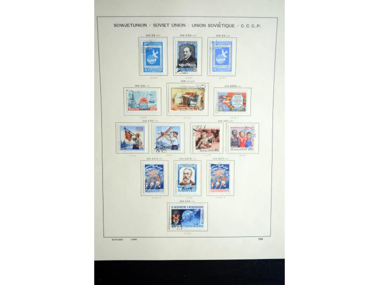 1858/1958, überwiegend gestempelte reichhaltige Sammlung mit guten Werten und Sätzen im Schaubek-Album und Einsteckbuch
