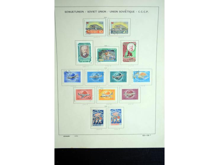 1858/1958, überwiegend gestempelte reichhaltige Sammlung mit guten Werten und Sätzen im Schaubek-Album und Einsteckbuch