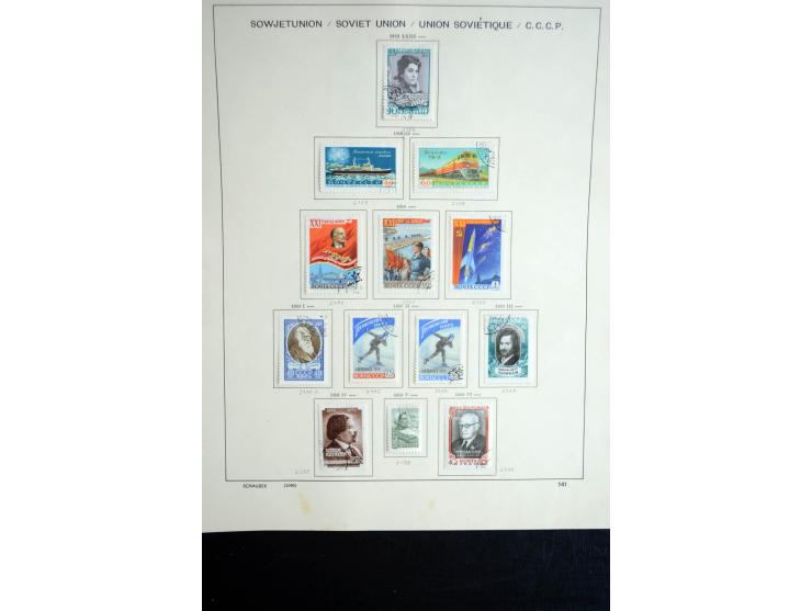 1858/1958, überwiegend gestempelte reichhaltige Sammlung mit guten Werten und Sätzen im Schaubek-Album und Einsteckbuch