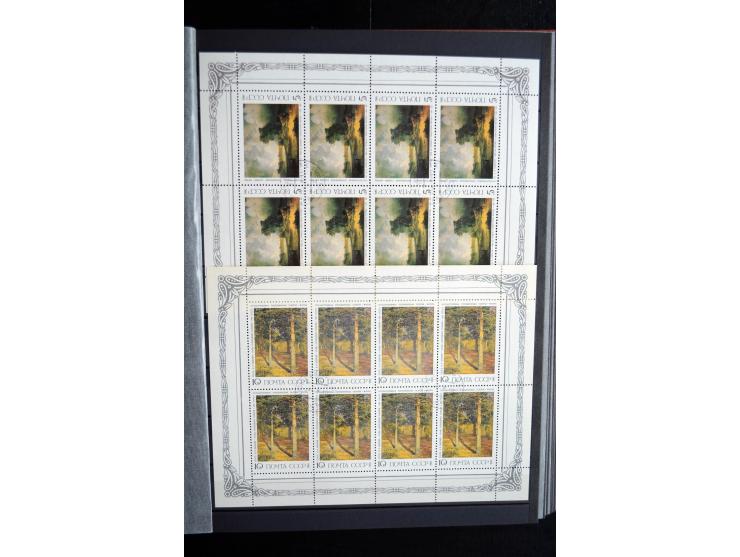 1858/1958, überwiegend gestempelte reichhaltige Sammlung mit guten Werten und Sätzen im Schaubek-Album und Einsteckbuch