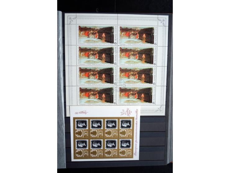 1858/1958, überwiegend gestempelte reichhaltige Sammlung mit guten Werten und Sätzen im Schaubek-Album und Einsteckbuch