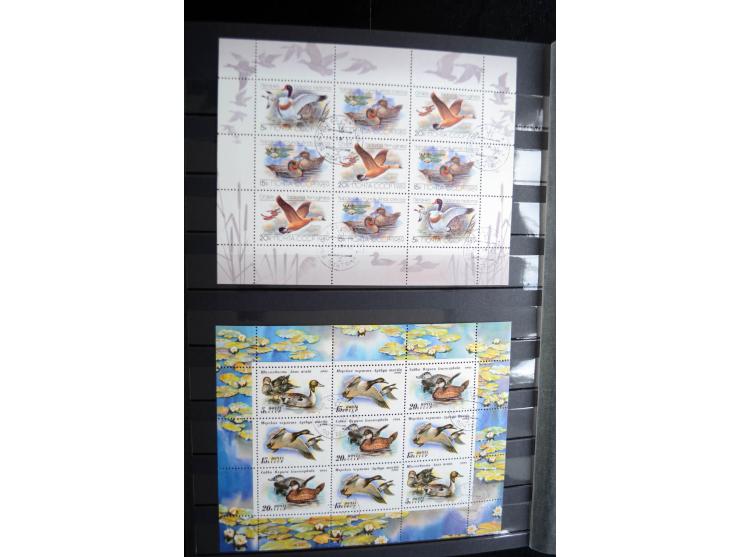 1858/1958, überwiegend gestempelte reichhaltige Sammlung mit guten Werten und Sätzen im Schaubek-Album und Einsteckbuch