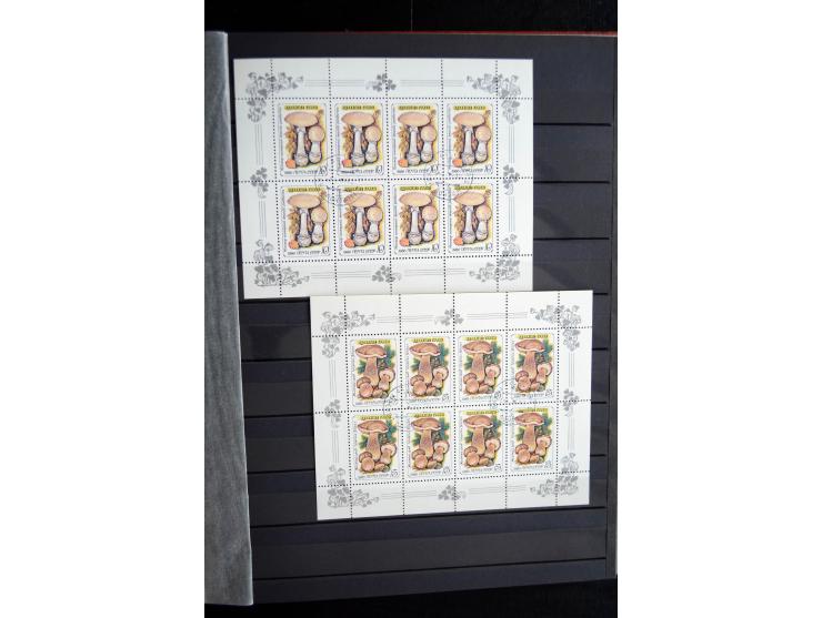 1858/1958, überwiegend gestempelte reichhaltige Sammlung mit guten Werten und Sätzen im Schaubek-Album und Einsteckbuch
