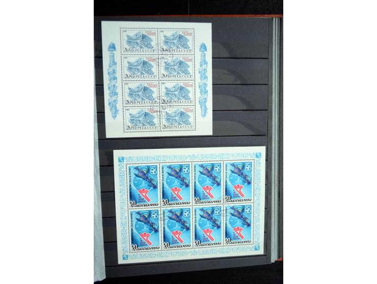 1858/1958, überwiegend gestempelte reichhaltige Sammlung mit guten Werten und Sätzen im Schaubek-Album und Einsteckbuch
