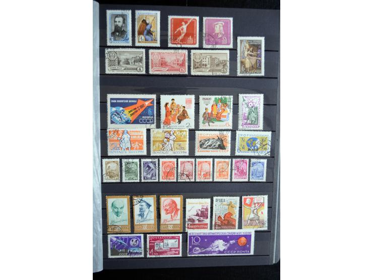 1858/1958, überwiegend gestempelte reichhaltige Sammlung mit guten Werten und Sätzen im Schaubek-Album und Einsteckbuch