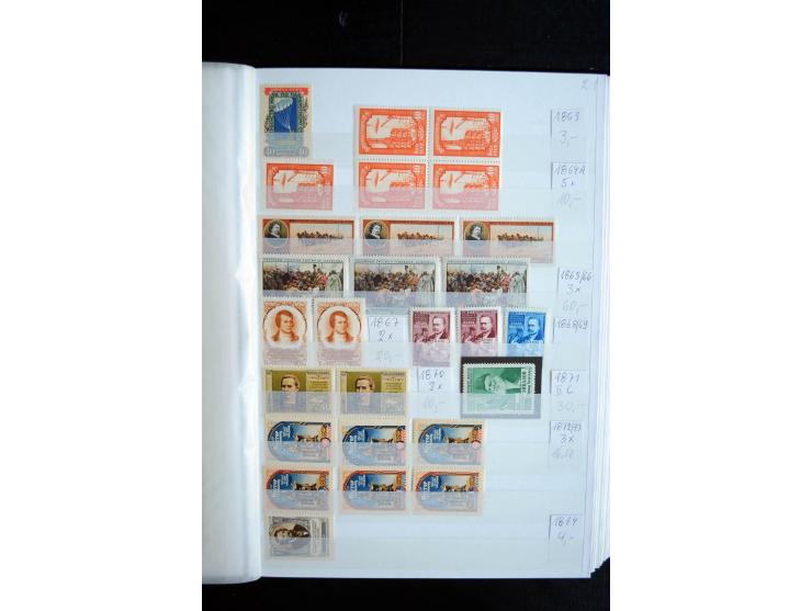 1950/64, postfrische Dublettenbestand mit vielen besseren Ausgaben dabei u.a. Mi.-Nr. 1527-34(2) sowie 1945/49B(3), gute Erha