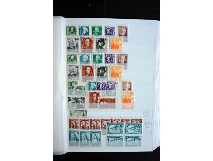 1950/64, postfrische Dublettenbestand mit vielen besseren Ausgaben dabei u.a. Mi.-Nr. 1527-34(2) sowie 1945/49B(3), gute Erha