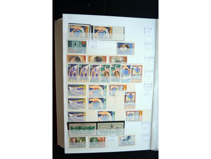1950/64, postfrische Dublettenbestand mit vielen besseren Ausgaben dabei u.a. Mi.-Nr. 1527-34(2) sowie 1945/49B(3), gute Erha