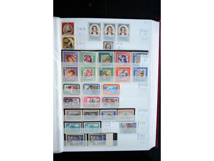 1950/64, postfrische Dublettenbestand mit vielen besseren Ausgaben dabei u.a. Mi.-Nr. 1527-34(2) sowie 1945/49B(3), gute Erha