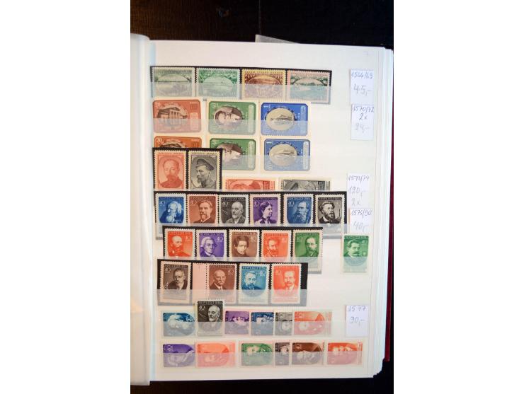 1950/64, postfrische Dublettenbestand mit vielen besseren Ausgaben dabei u.a. Mi.-Nr. 1527-34(2) sowie 1945/49B(3), gute Erha