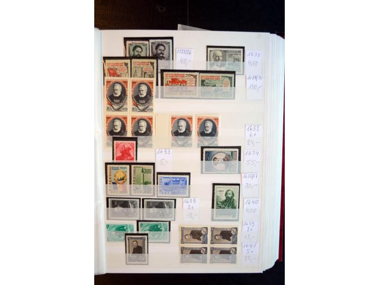 1950/64, postfrische Dublettenbestand mit vielen besseren Ausgaben dabei u.a. Mi.-Nr. 1527-34(2) sowie 1945/49B(3), gute Erha