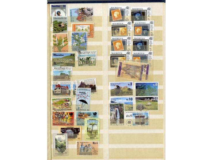 1858/1988 (ca.), postfrische, ungebrauchte und gestempelte Partie im Steckbuch, dabei diverse bessere Werte, ex Sammlung "Fra