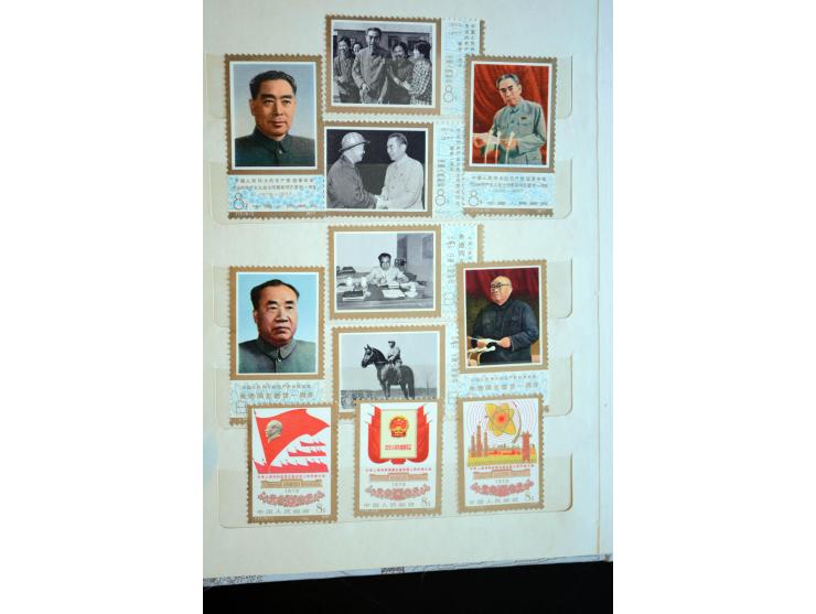 1950/80(ca.), interessante, vorwiegend postfrische Partie mit u.a. Mi.-Nr. 795-809 und 1126-31(3) sowie Block 9 (kl. Knitter)