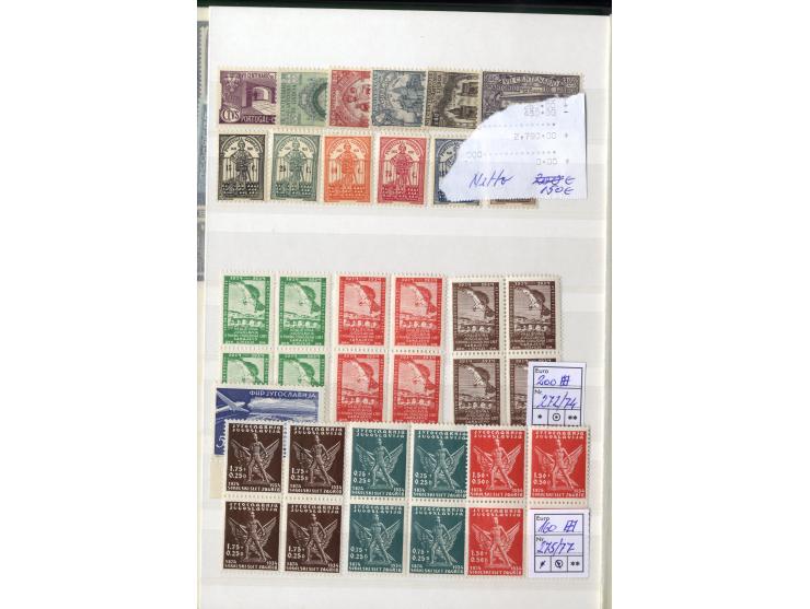 1860/1955 (ca.), kleine Partie im Steckbuch, dabei u.a. Island mit guten postfrischen Werten