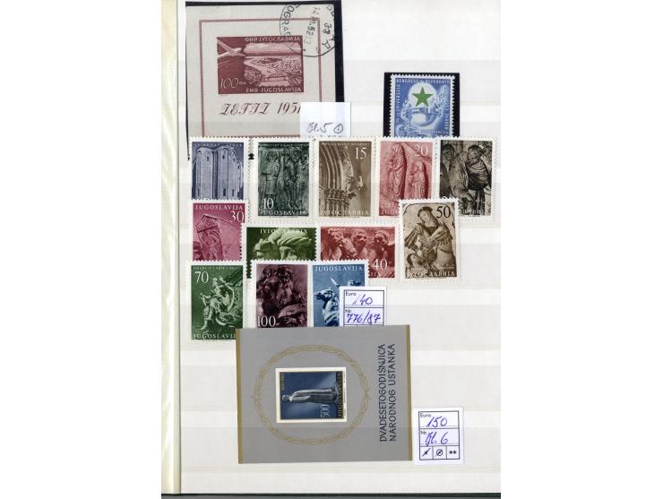 1860/1955 (ca.), kleine Partie im Steckbuch, dabei u.a. Island mit guten postfrischen Werten